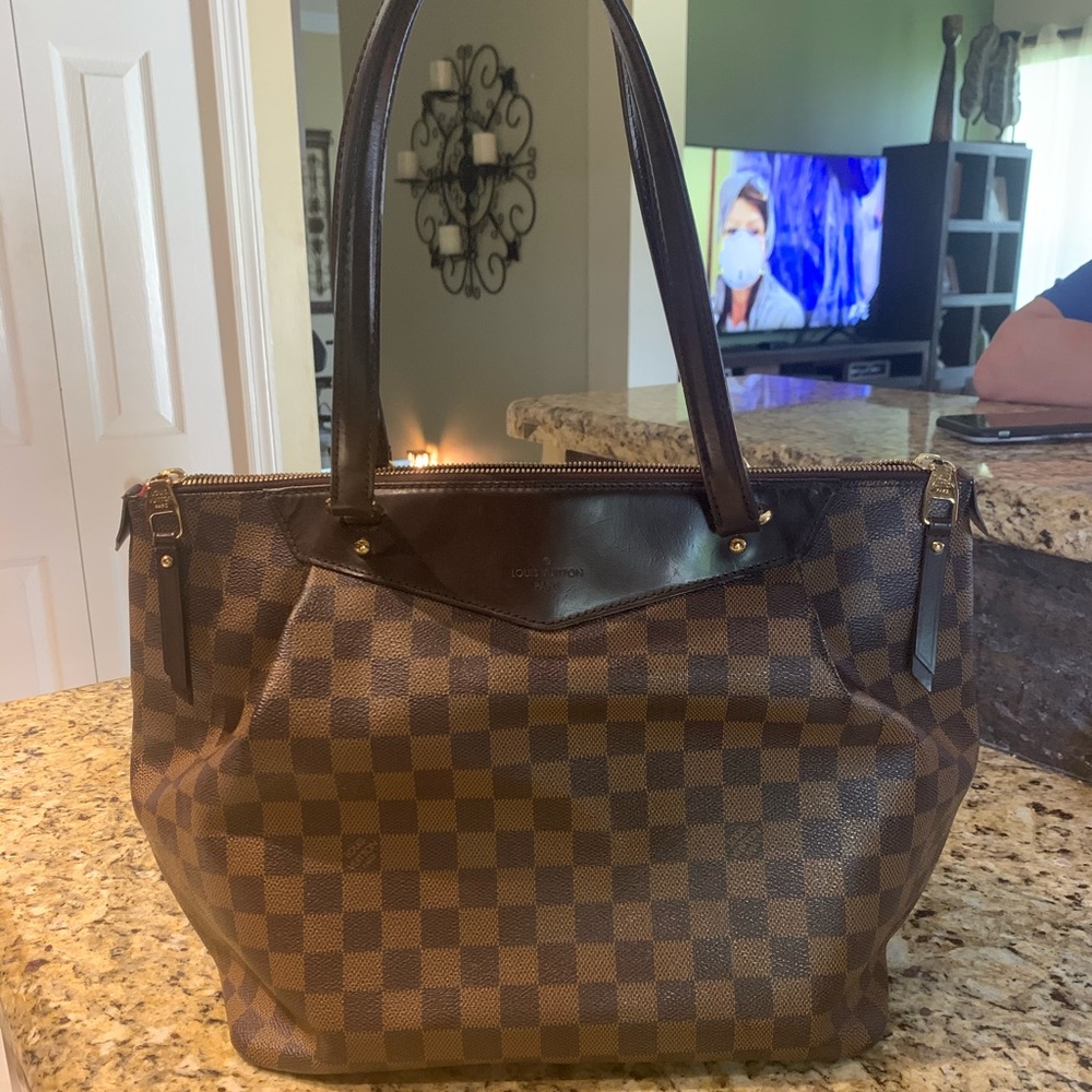 Authentic Louis Vuitton bag (Damier Ebene Canvas)